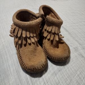 Minnetonka Suede Fringe moccasins